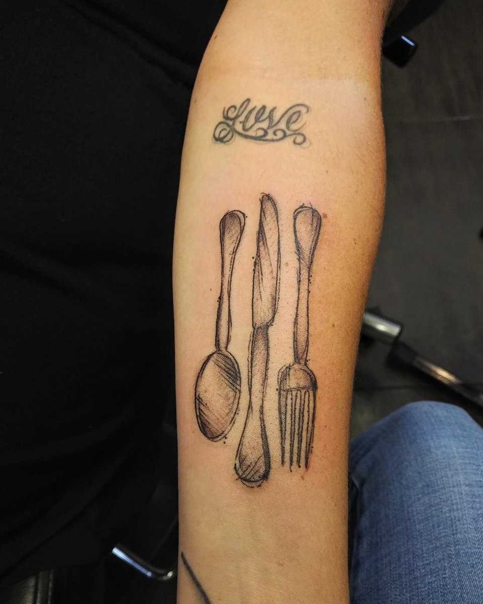 Share more than 71 fork and knife tattoo best in.eteachers