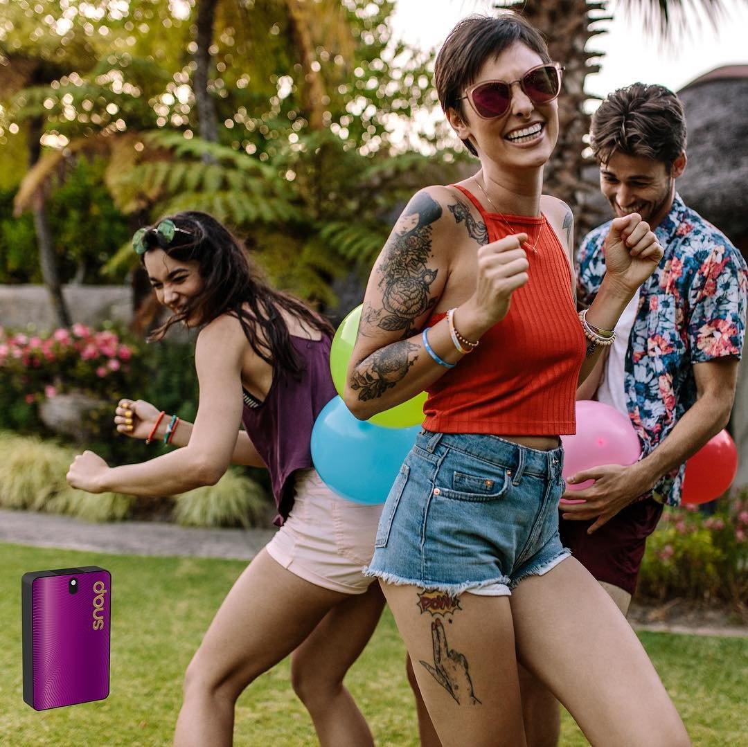 SnapPerfume's tweet photo. A fun time doesn’t have to be with too many people, just your loved ones is enough to have the best time ever ! Keep smiling and dancing - don’t forget to smell good with #snapperfume 💃🏻🕺🏻 https://t.co/gjz7w7UzDn