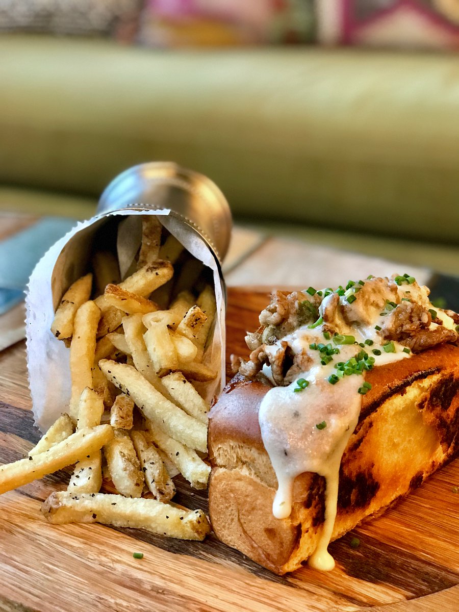 We have here our boyz Phil &amp; Frites on the mic tonight and a Special guest appearance from Bottomless Rosé from 5pm-9pm!! #freshretro #rhymeorreason