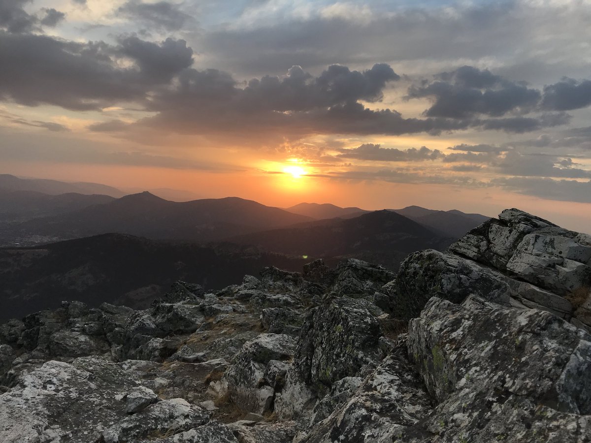 DiarioTES's tweet image. Plan de Viernes post-guardia: 

Ver atardecer en La Maliciosa.

¿Esto vale como #TESenFORMA? 😜
#TESVISIBLE