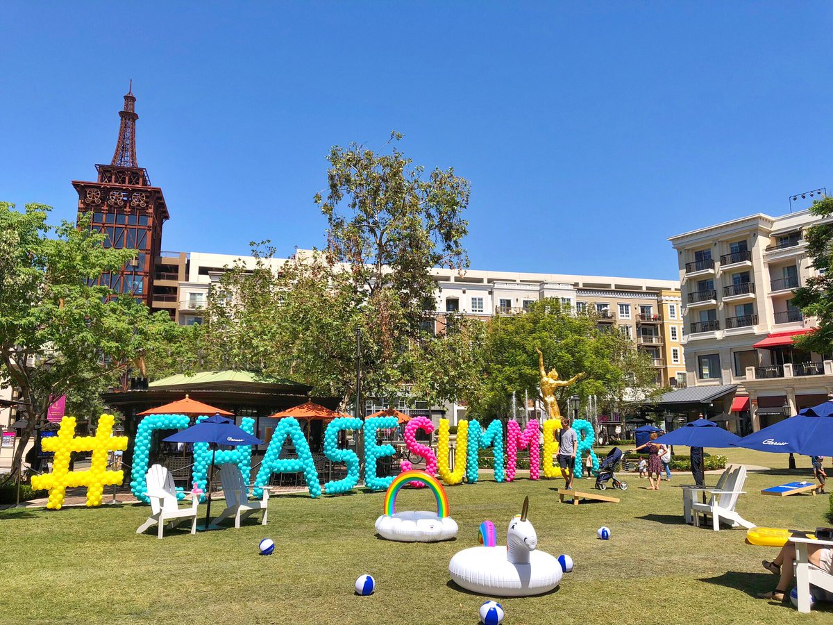 thekiaforum's tweet photo. Come wrap up summer with us for the final #ChaseSummer event going on now until 9 pm at The Americana at Brand in Glendale.
Show your @Chase card and get a FREE @COOLHAUS ice cream sandwich for one last time! ☀️🍦 https://t.co/ax5zehqvxI