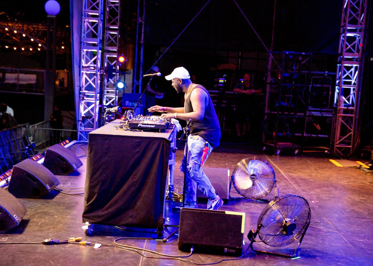 asaakim's tweet photo. イェミ・アラデ等2時間フルで観られる☞https://t.co/5szYyNO8rO RT @okayafrica Revisit the magic from OkayAfrica's 'Mzansi Heat & Naija Beats' at #LCOOD feat.@yemialadee, @DJ_TUNEZ + @DjMaphorisa ⚡️
Watch our recap video here: https://t.co/s7IKawX2nR https://t.co/vSjELNeIIx