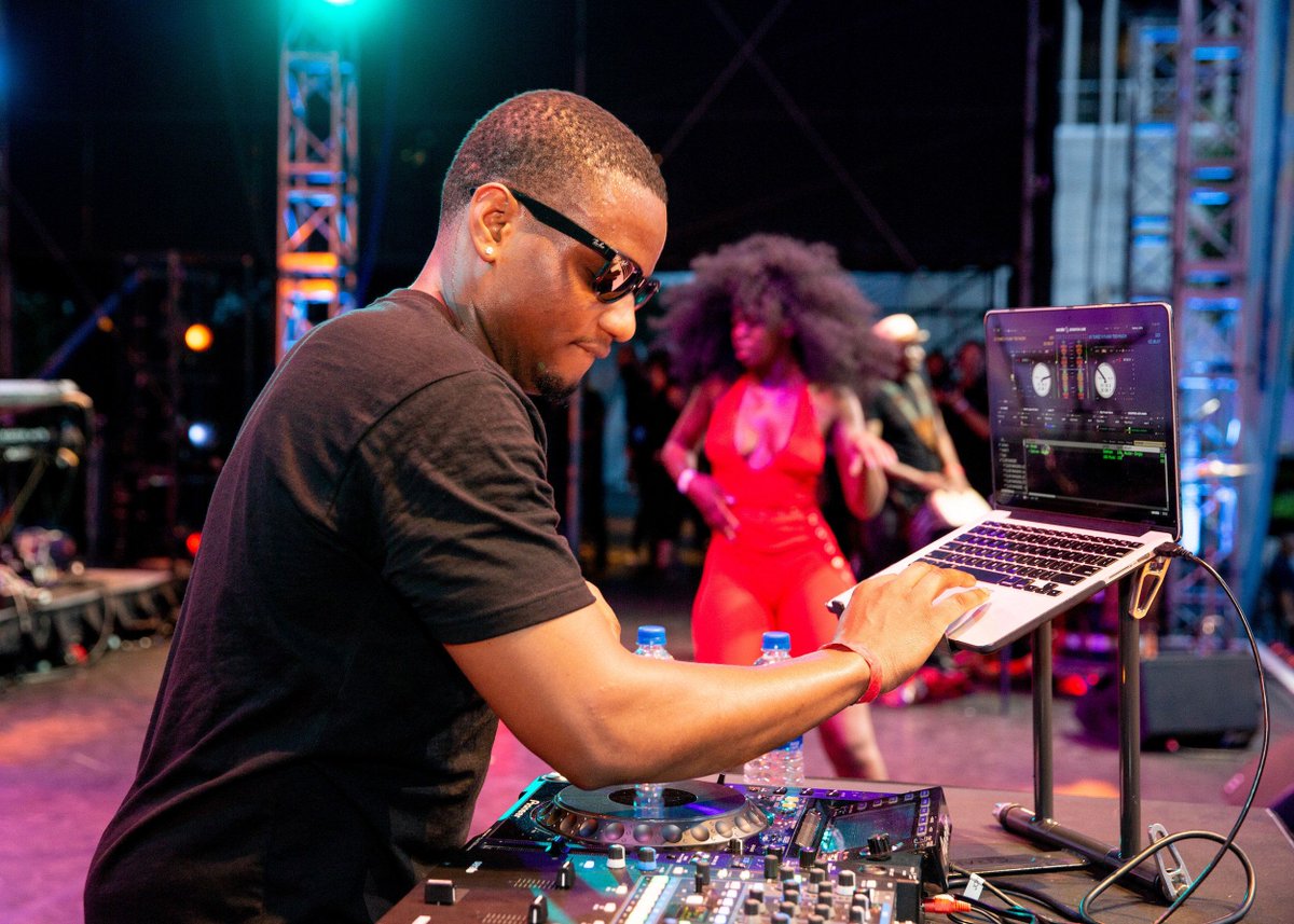 asaakim's tweet photo. イェミ・アラデ等2時間フルで観られる☞https://t.co/5szYyNO8rO RT @okayafrica Revisit the magic from OkayAfrica's 'Mzansi Heat & Naija Beats' at #LCOOD feat.@yemialadee, @DJ_TUNEZ + @DjMaphorisa ⚡️
Watch our recap video here: https://t.co/s7IKawX2nR https://t.co/vSjELNeIIx