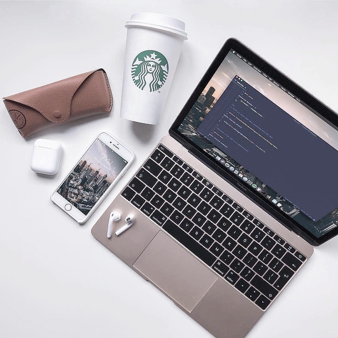 Thompson_Tee's tweet photo. Ready to head off to class with these #BackToSchool essentials. โ๏ธ #FlatlayFriday #SharpGrids
๐ธ IG: vigokrumins https://t.co/Kl9fazWiMr