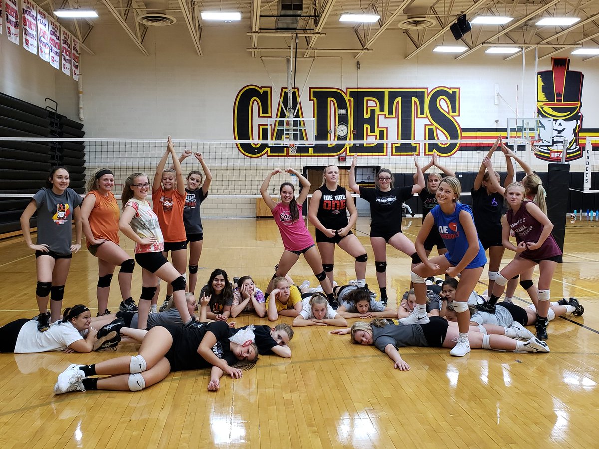 VolleyballIfa's tweet image. Annual Iowa/Iowa State Practice Challenge  had a new winner this year. The Hawkeyes pulled out the victory. Does that mean a Cyclone victory on the football field tomorrow?!?! #IFAHS