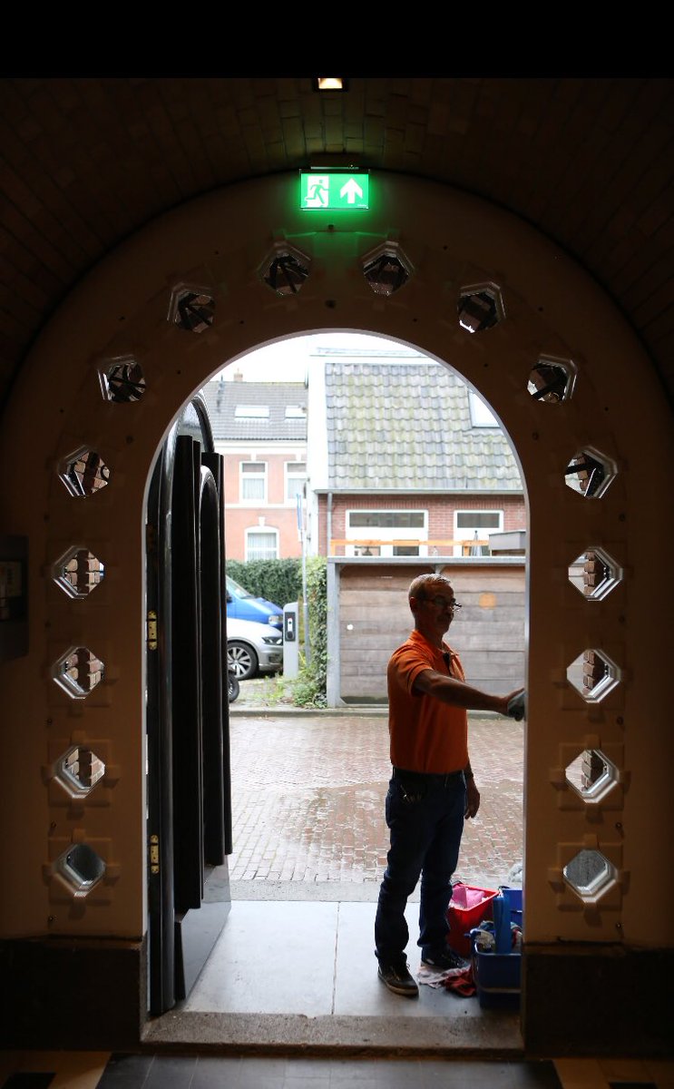 Het uitvoeren van de #oplevering schoonmaak van een nieuw pand of na een verhuizing cq. renovatie zodat deze gebruiksklaar wordt opgeleverd