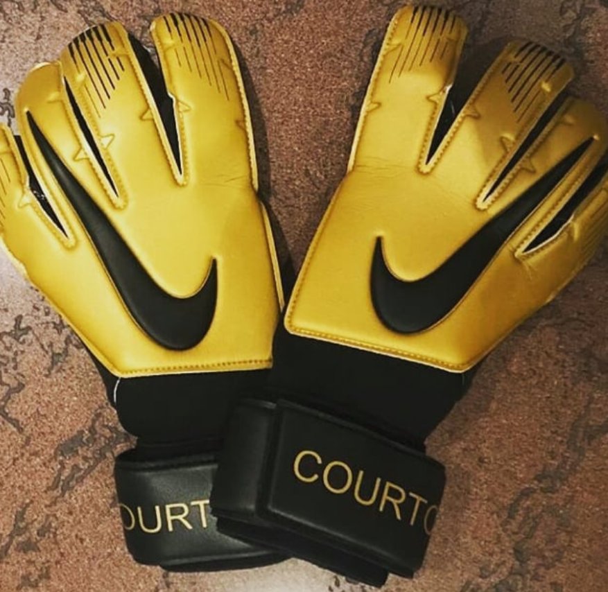تويتر \ Invictos على تويتر: "Los guantes que Nike le hizo a Thibaut Courtois haber ganado el de Oro en el Mundial de #PorteroDeOro https://t.co/2YanfzTioV"