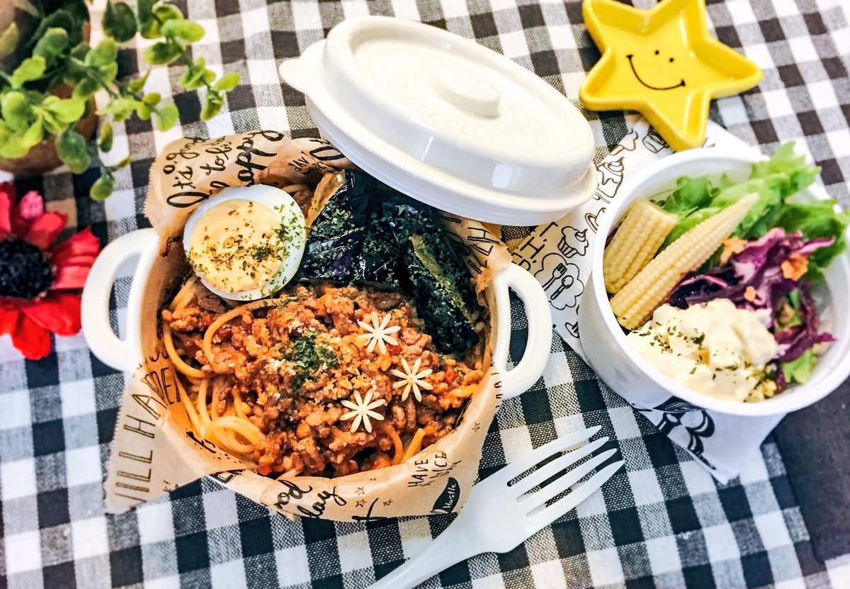 ট ইট র とまと ゴロゴロお肉の ミートソースパスタ弁当 雑に炒めたらひき肉がゴッロゴロ Seriaのお弁当箱 結局白も買っちゃった パスタ弁当 お弁当記録