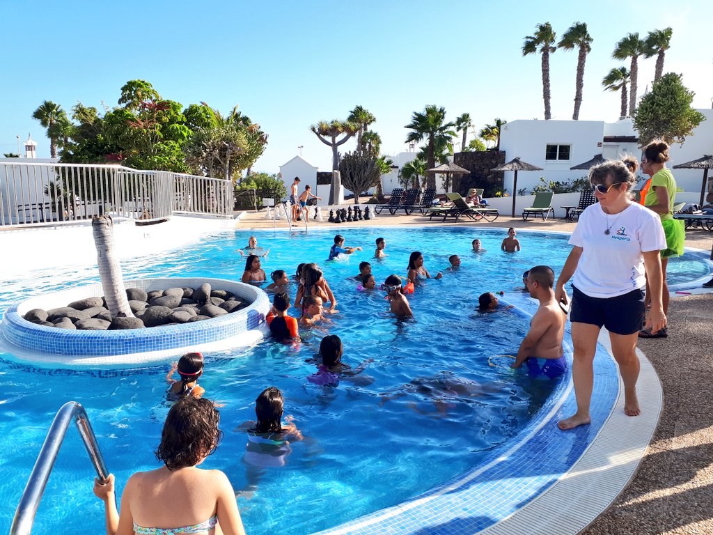 VeroniqueLFrey's tweet photo. #ClubDelCarmen &amp; #JardinesDelSol  with colaboration of @BailyBar and JDS Restaurant #Charity Envent with Creciendo Yaiza...lot of fun #diamondresorts #LifeatDiamond #CharityEvents  #DiamondCareers https://t.co/7GXdMUKnJc