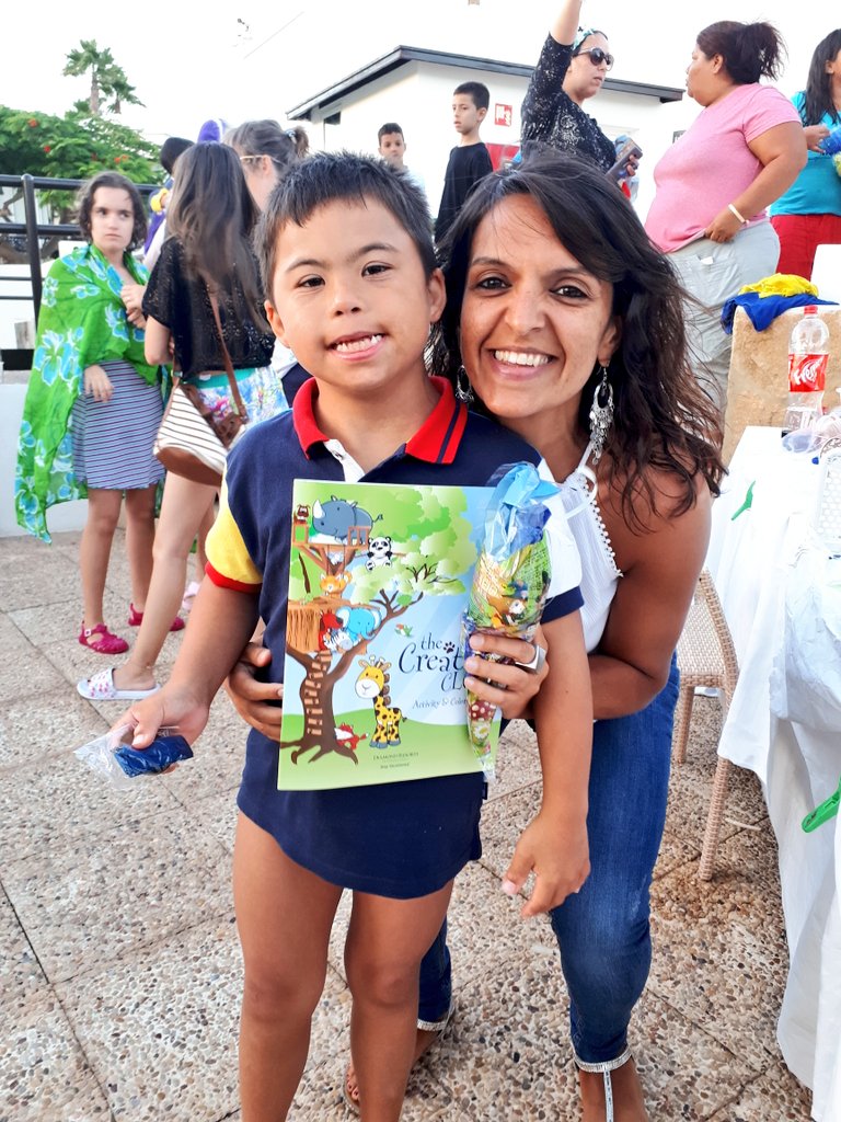 VeroniqueLFrey's tweet photo. #ClubDelCarmen &amp; #JardinesDelSol  with colaboration of @BailyBar and JDS Restaurant #Charity Envent with Creciendo Yaiza...lot of fun #diamondresorts #LifeatDiamond #CharityEvents  #DiamondCareers https://t.co/7GXdMUKnJc