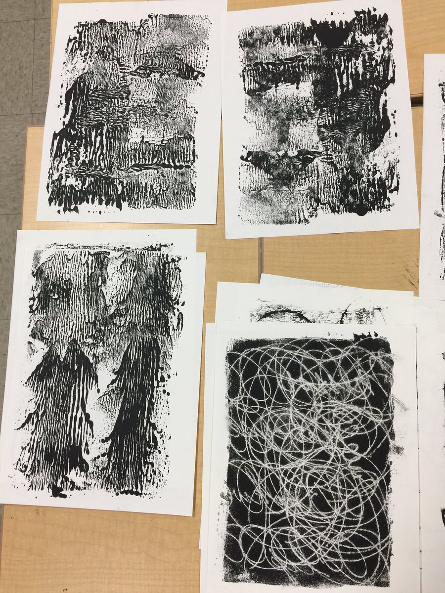 m_hauske's tweet photo. Someone has discovered printmaking - this happened in 15 minutes #Amazed #AkuaInks #expressivemarks #CHSArt #APDRAWING #CoppellHS https://t.co/Pkb1K4k4S0