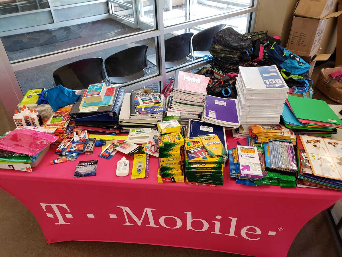 DerekRoeder2's tweet image. T-Mobile giving back to our community with a Backpack Drive going on now at East Side Boys and Girls Club in St.Paul! Stop by and get ready for school! #AreYouWithUs #WeWontStop