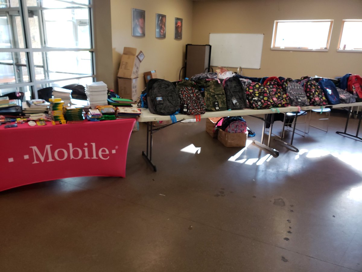 DerekRoeder2's tweet image. T-Mobile giving back to our community with a Backpack Drive going on now at East Side Boys and Girls Club in St.Paul! Stop by and get ready for school! #AreYouWithUs #WeWontStop