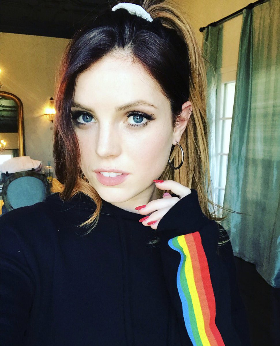 Topless Instagram Sydney Sierota naked photo 2017 swimsuit Instagram Sydney Sierota naked photo 2017