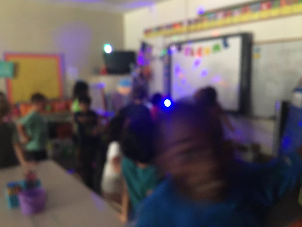 RiggsbeeIn1st's tweet photo. These awesome students earned over 28 sprinkles on our class cupcake, so it was time to celebrate, with a disco party of course!  #firstgrade #celebrate #danceparty @MillsParkElem https://t.co/O6wfLAdiD7