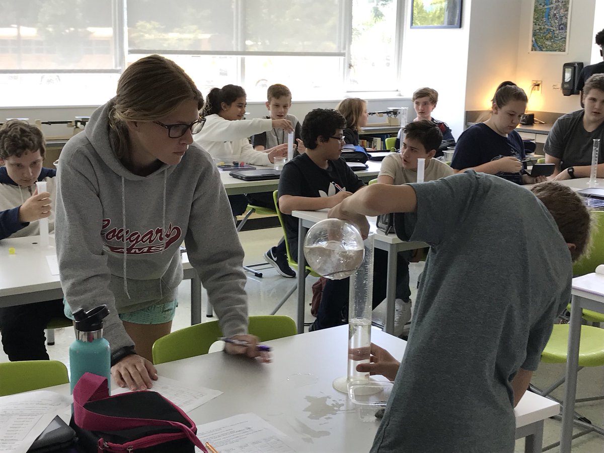 MrDPagel's tweet image. Exploring mass and volume.. we’ve got this! #TheACSway #sciencefoundations #scienceprocess