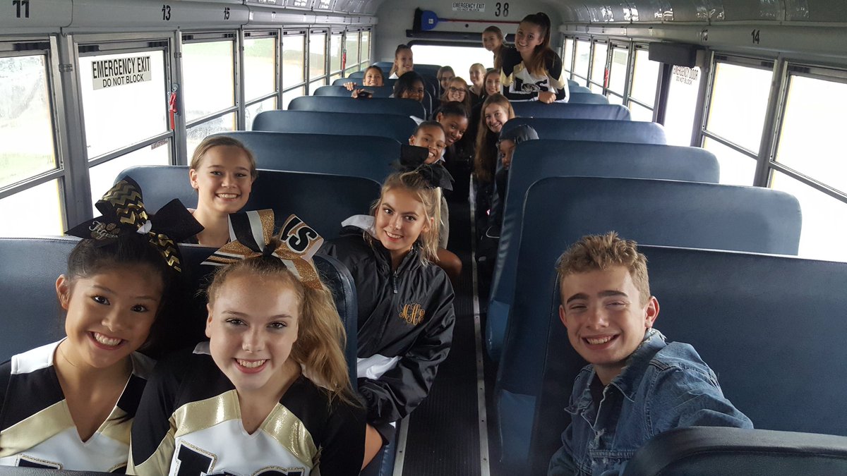 🐯🏈🎽☔We are on our way to cheer on <a href="/lstigerfootball/">lstigerfootball</a> with <a href="/lsloudcrowd/">LSHS Loud Crowd</a> !  Let's go Tigers!🐯🏈🎽☔