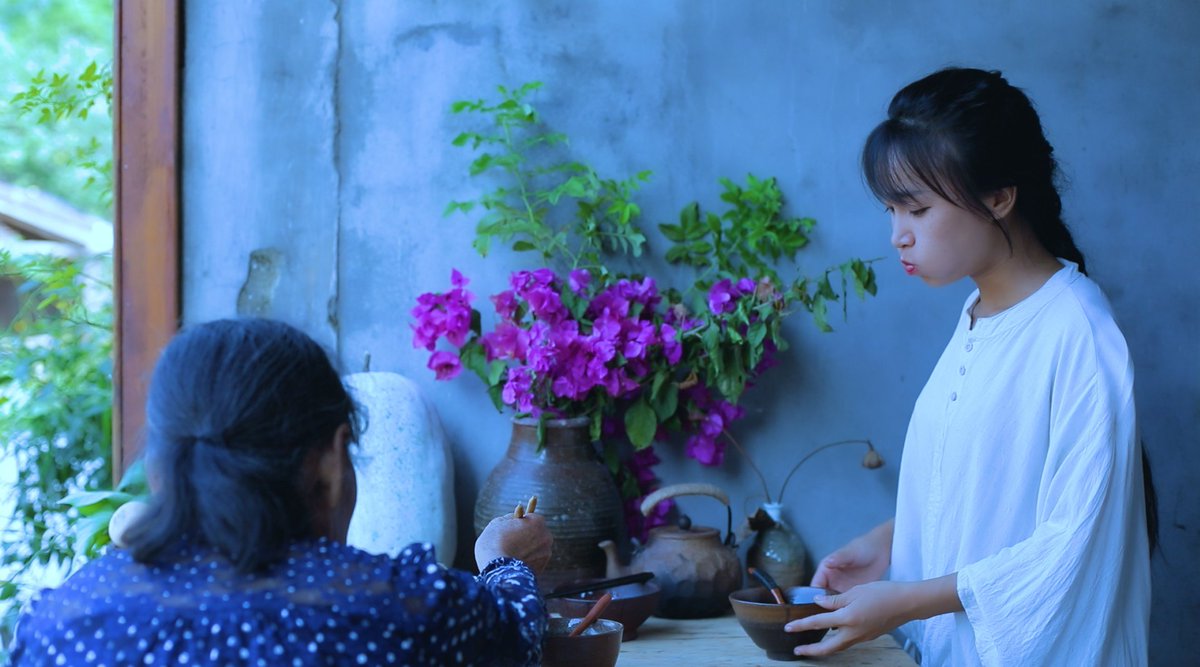 starlog_collect's tweet photo. #一方 @李子柒:#朝花柒拾#秋风起，秋梨黄！摘一篮果实，熬一方膏！#秋梨膏#李子柒的秒拍视频​​​ https://t.co/bKin5IjYCW https://t.co/5CTLMY2q77