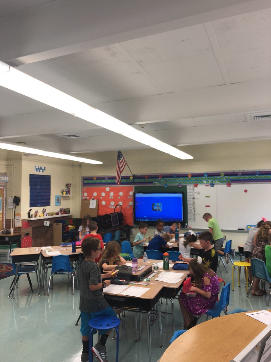 MissFinke's tweet photo. Schools in session #GJMrocks #secondgrade https://t.co/F8IuQ64yfr