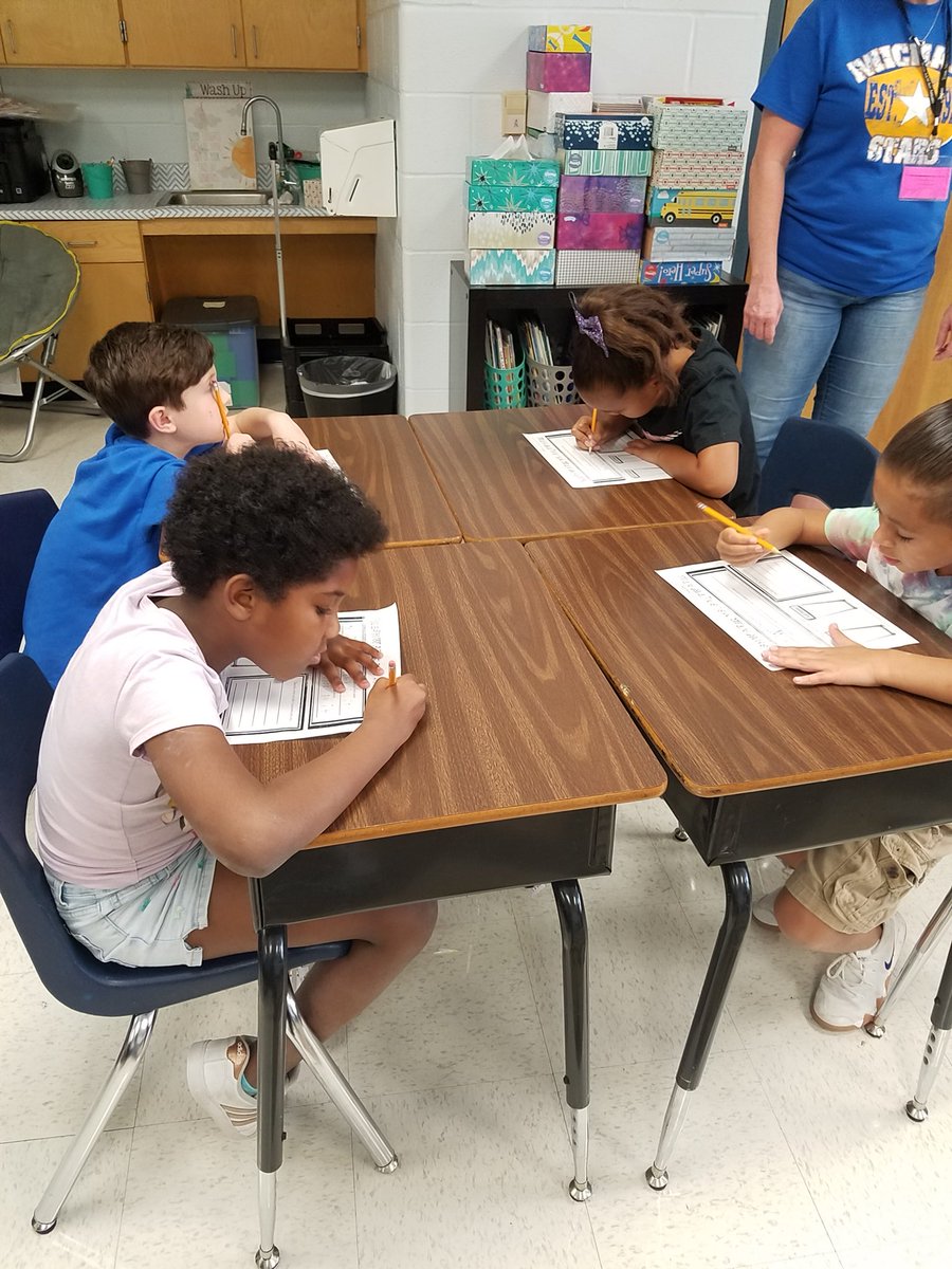 sgarcia8121's tweet photo. We know that writing is a big focal point for the school, so @virginia_arocha had the kids write down their predictions and findings during a science experiment this afternoon. Cross curricular! #ThisIsMichael #SIPGoal #GarciaSciSS https://t.co/mffg1TKwoW