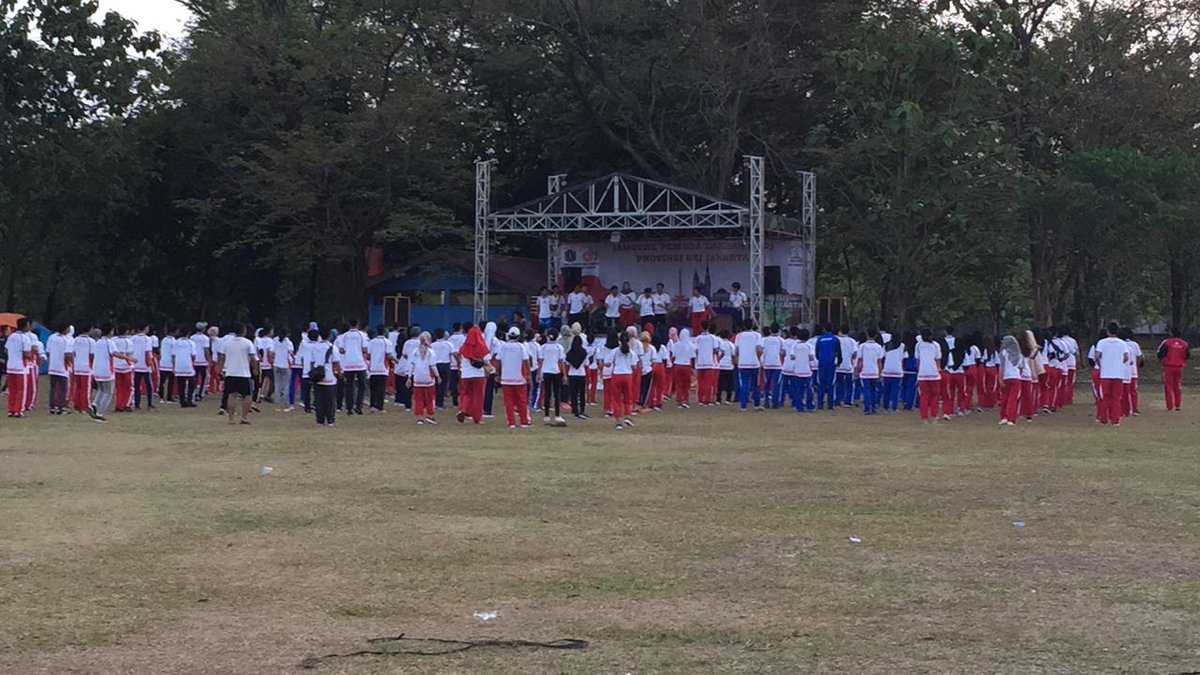 Para Peserta jambore pemuda Provinsi DKI Jakarta melaksanakan senam pagi di Cibubur...#semangatolahraga