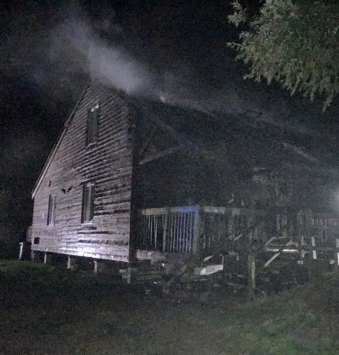 SuffolkFire's tweet photo. Crews from Suffolk &amp; ⁦@ECFRS⁩ worked hard overnight at a serious riverside building fire in #GreatCornard. ⁦@UKPNnews⁩ have isolated power in that area which may affect some local residents https://t.co/wk8peFe4FZ