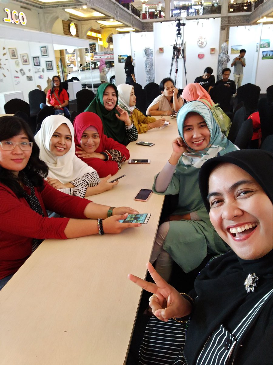 ImaSatrianto's tweet photo. Udah, gini aja kalau kami kumpul. Yuk workshop dulu #bulletjournal @primahapsari83 @kartikanugmalia @NurlaelaNunung @nurulalamiin @yoannafayza @standardpenid
#standardpen
#kreatifpastisukses https://t.co/D7Z2uoq1ZB