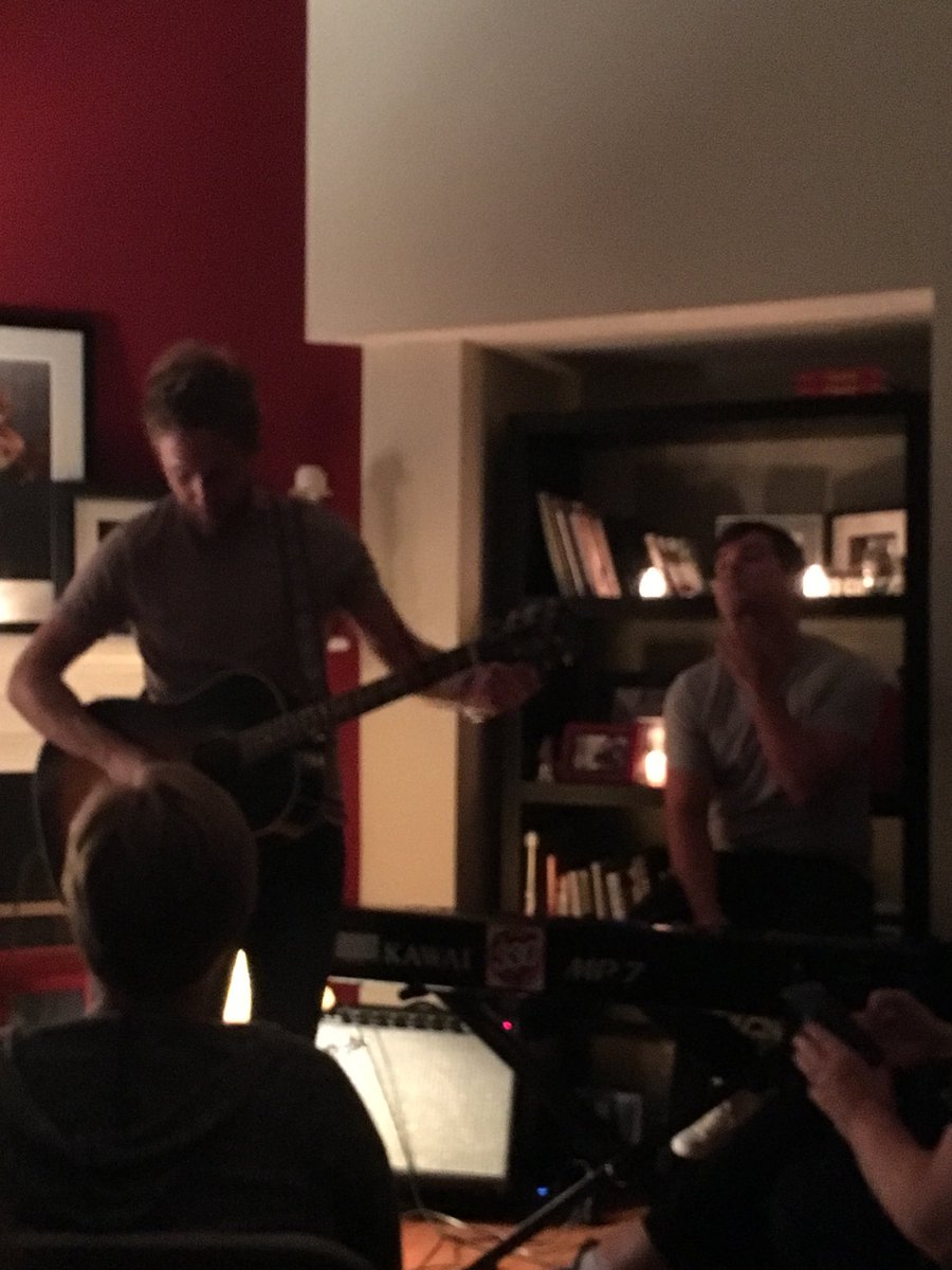 Higgs444's tweet photo. Great night with Scars on 45. Thanks Danny/Nova - and our wonderfulhosts Tanya and TJ #scarson45 @scarson45 https://t.co/icjUyHfwhk