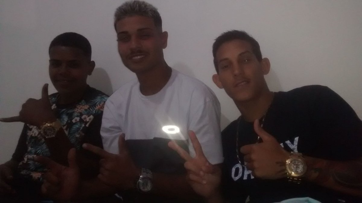 BB81923344's tweet photo. Partiu Vamo que vamo ✌😏🍁🎈 https://t.co/4iBDWPdnEC