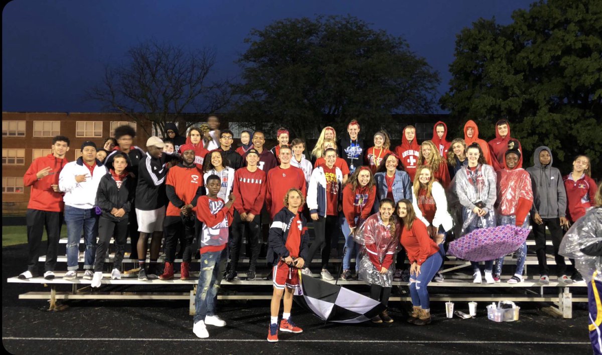 Not even the rain could stop us from cheering on our team to victory!🏈