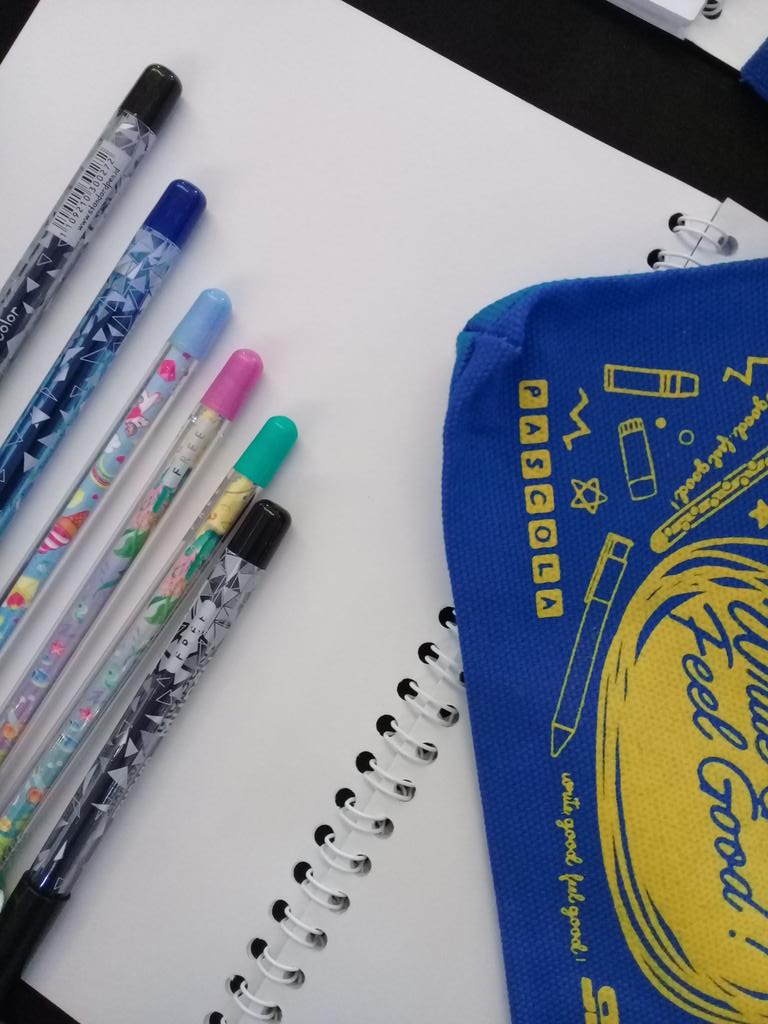 Lieshadie's tweet photo. Nih alat2 dari @standarpen buat ngasah kekreatifan kita..utamanya buat jari2 yg udah kaku macam saya 😁 #standardpen #standarpenid https://t.co/Le6w9Si1Bl