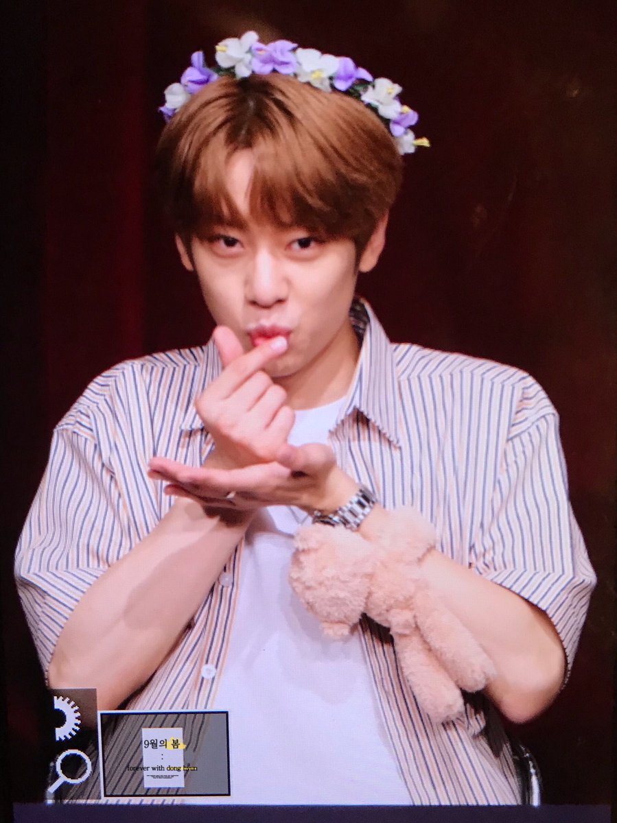 BOM_DONGHYUN's tweet photo. 180908 일산 팬사인회
#MXM #김동현 #동현
#MORE_THAN_EVER #YA_YA_YA
오늘도 역시 세상 제일 잘생 김동현 👏🏻💜 https://t.co/fQdWnmft8Q