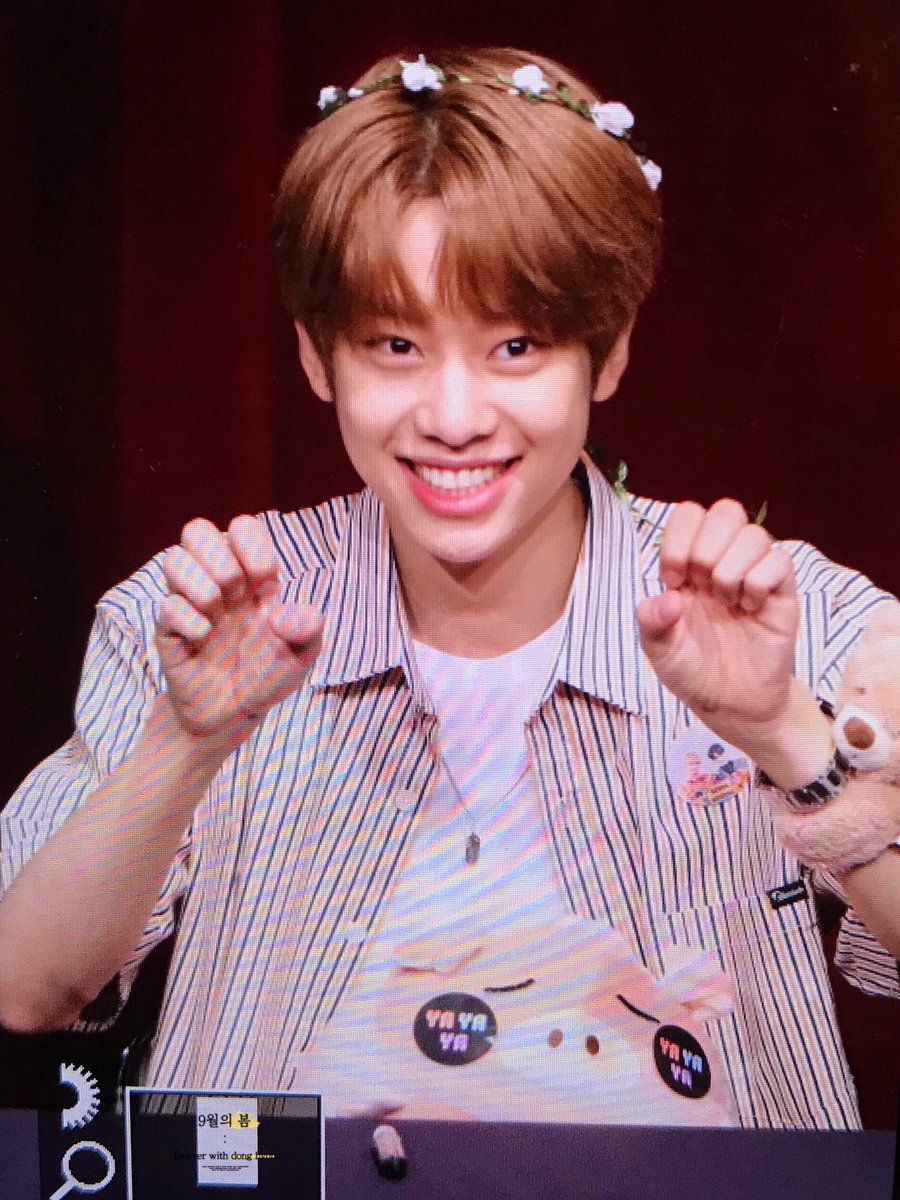 BOM_DONGHYUN's tweet photo. 180908 일산 팬사인회
#MXM #김동현 #동현
#MORE_THAN_EVER #YA_YA_YA
오늘도 역시 세상 제일 잘생 김동현 👏🏻💜 https://t.co/fQdWnmft8Q