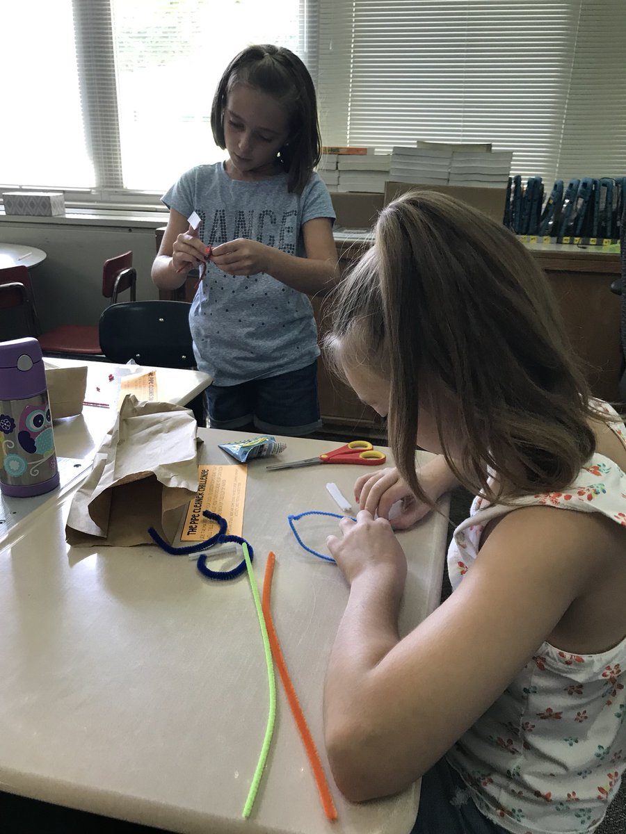 MsFoglesong's tweet image. It’s been a great first week of school!!  Lots of great collaboration and teamwork happening in our #classroomfamily of #multigraders