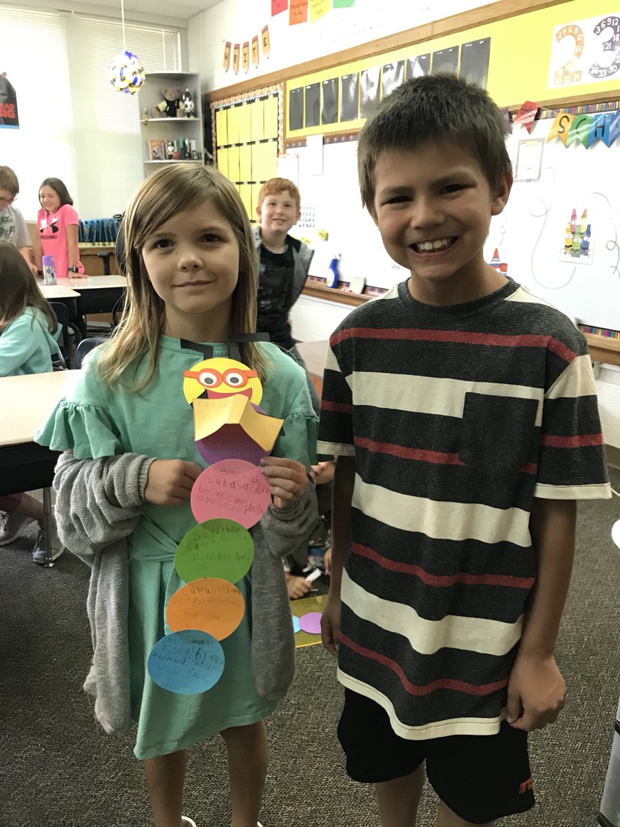 MsFoglesong's tweet image. We’ve had a lot of fun getting to know more about our peers and also working together as a #classroomfamily #multigraders