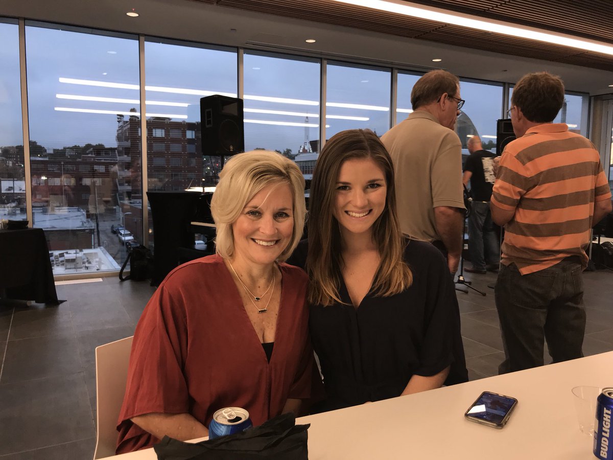 advisorkc's tweet photo. And the smooth sounds keep on coming @Lead_Bank https://t.co/EO7kynl7Z1