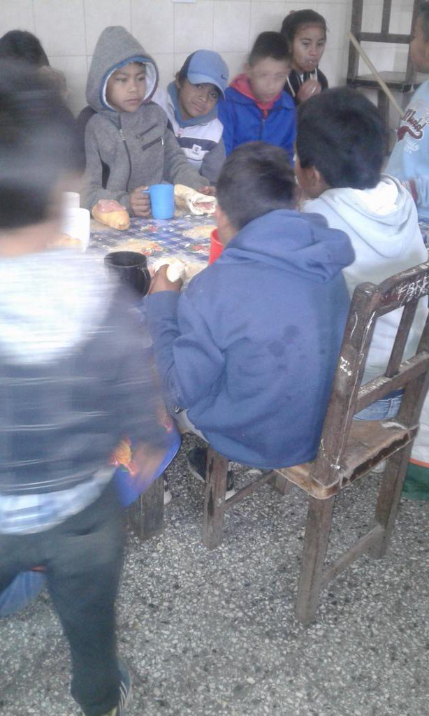 EnckyA's tweet photo. #MareaAzulCai taller de vida y salud compartiendo un descanso y desayuno  con taller de deporte. https://t.co/Yj3Vj1gY1V