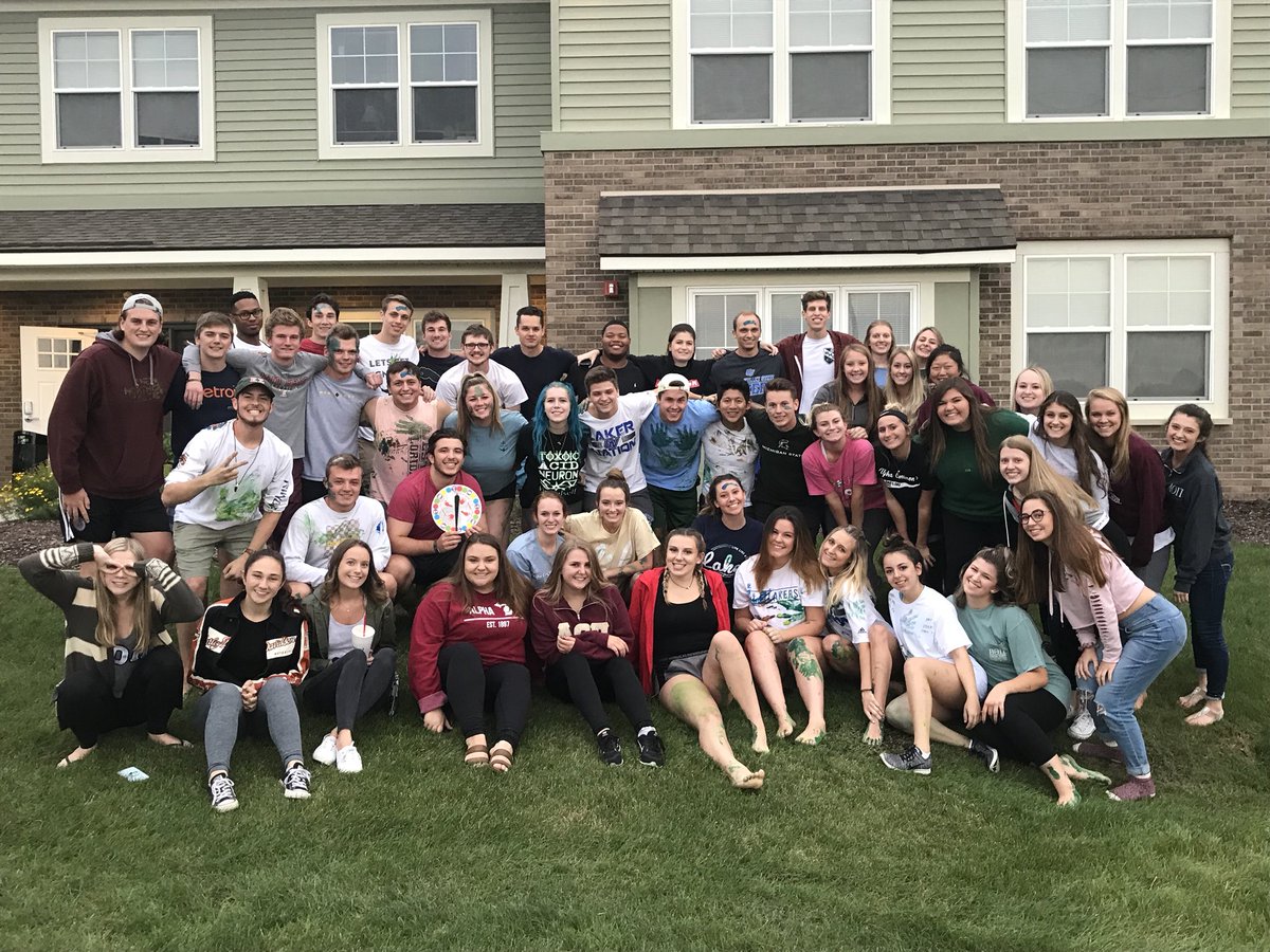 KappaSigGVSU's tweet photo. We had such an amazing time hanging with the wonderful sisters of @AOII_GVSU Paint twister was definitely the move, Van Gogh wouldn’t stand a chance😂🎨 https://t.co/yudnKccUKw