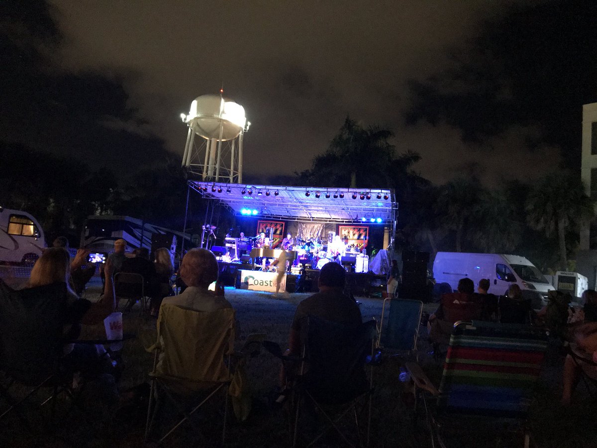 LucieLovesFood's tweet photo. Turnstile band Billy Joel Tribute Band #whattodoin772 https://t.co/NANLq39o55