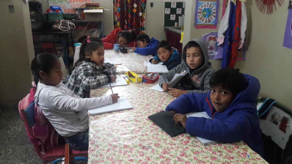soledad_areco's tweet photo. #MareaAzulCAI 
Alumnos del CAI N° 14. Reforzando contenidos.
@UrtubeyJM @aniberruezo @patriciapinasco @OteroPatito https://t.co/22tm48OXwV
