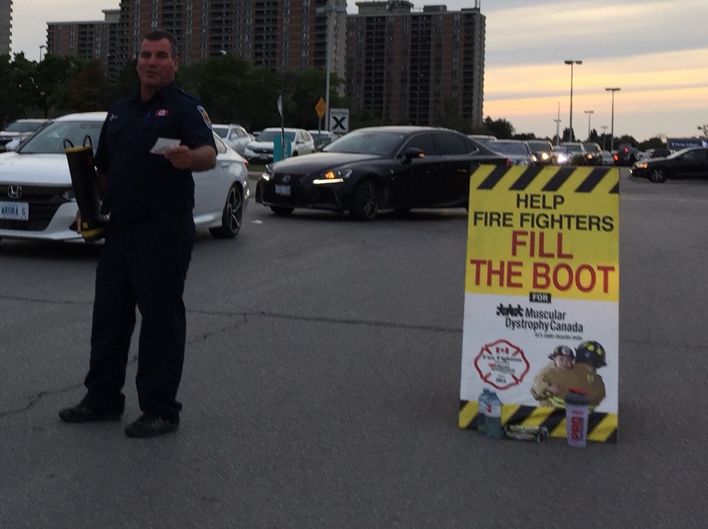 BramptonFireES's tweet photo. Please come out and support the Boot drive for Muscular Dystrophy this weekend and help fill the boot @BFDBootDrive @MD_Canada #shoppersworld #oriongate #heartlaketowncentre ^pb https://t.co/QLGeDhEP7s