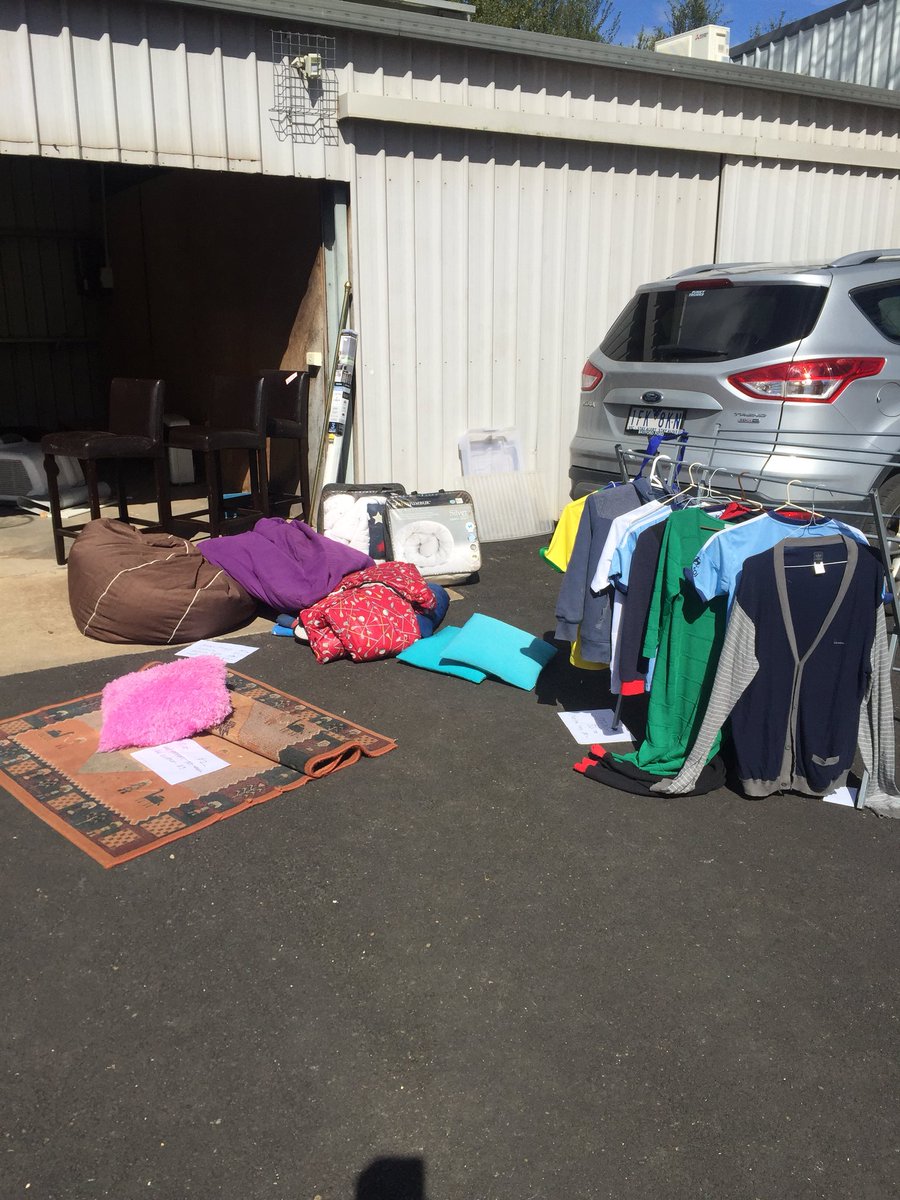 A beautiful day for Romsey whole town garage sale!🌞🌞