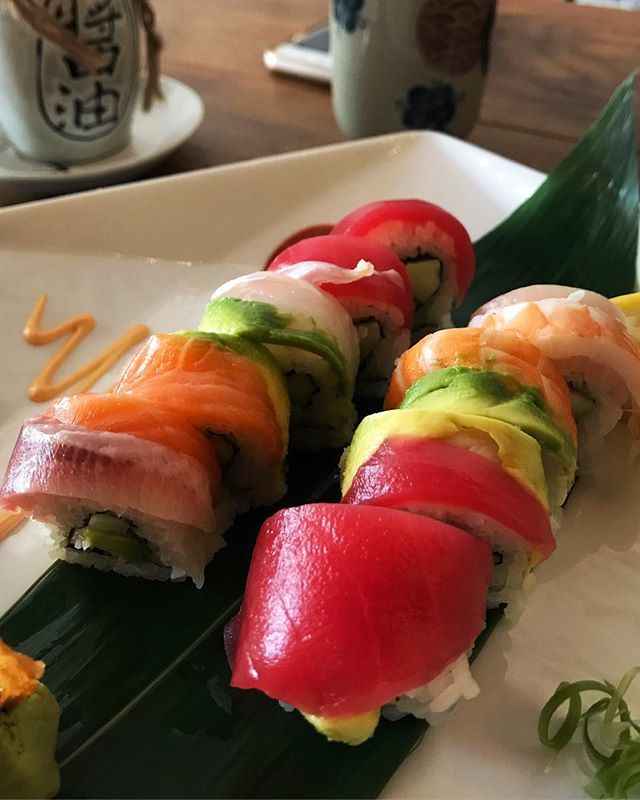 ohsnapletseat's tweet image. Just a simple rainbow roll 🌈 🍣 
#sushi #rainbowroll #sushiroll #food #foodie #foodporn #asian #asianfood #asianfoodporn #japanese #japanesefood #japanesefoodporn #seafood #seafoodporn #yum #yummy #delish #delicious #salmon #tuna #avocado #nori #sashi… ift.tt/2oOz60U