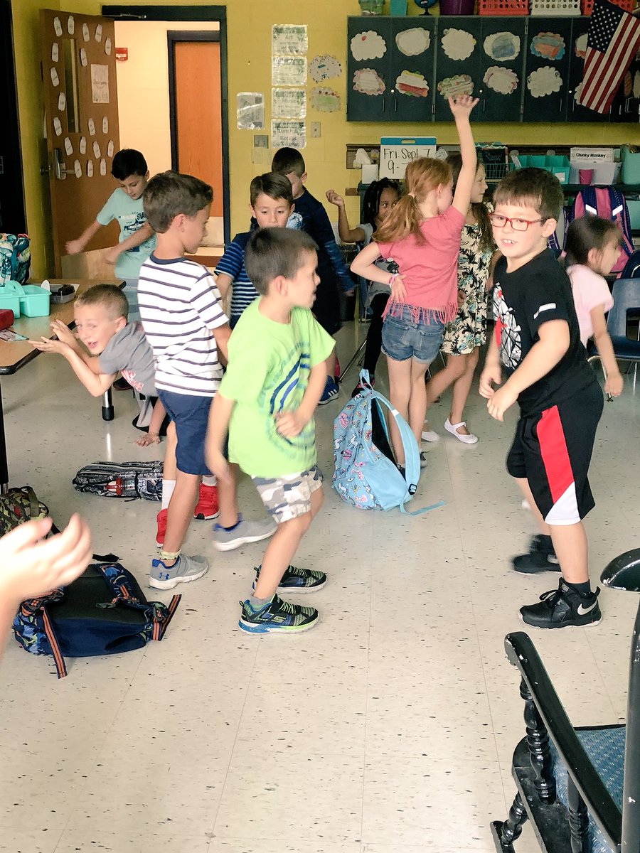 MissHart2nd's tweet photo. Celebrating the end of a great week. This group already loves our Friday dance parties. #OneBravesFamily 🎉 https://t.co/xO7aZeErrb
