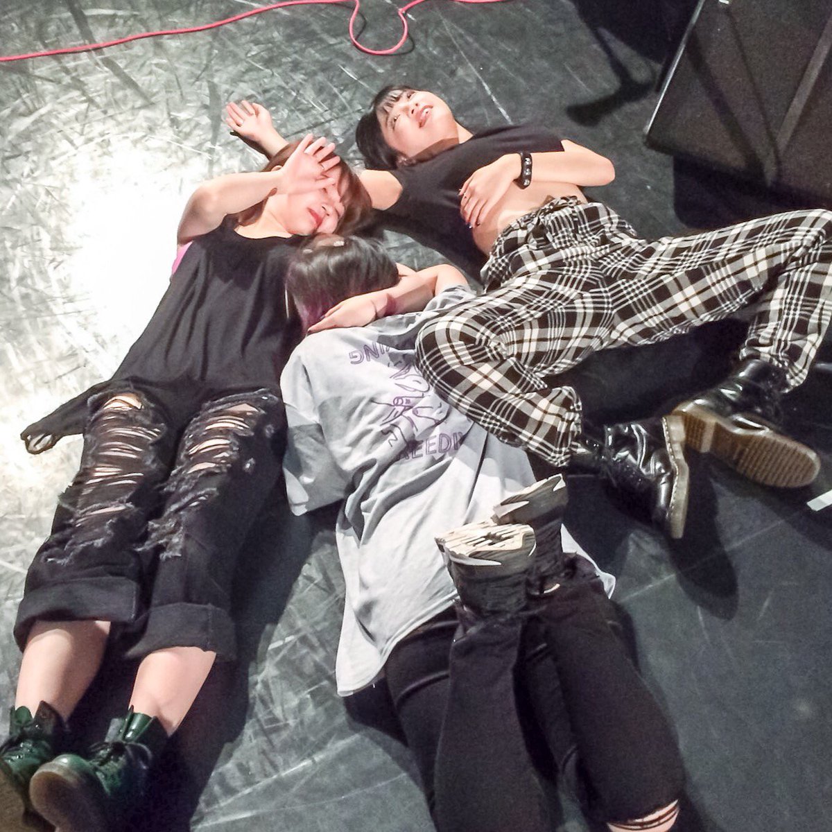 84 בטוויטר パンツ見える事件 れ 鬱フェスかられいはパンツにした ひ なんで れ それまでスカートだったしお立ち台に上がらなかったのはいかにパンツを見せないでパフォーマンスするかみたいな その時は見せたくなかった ひ その時は れ 今はガンガン