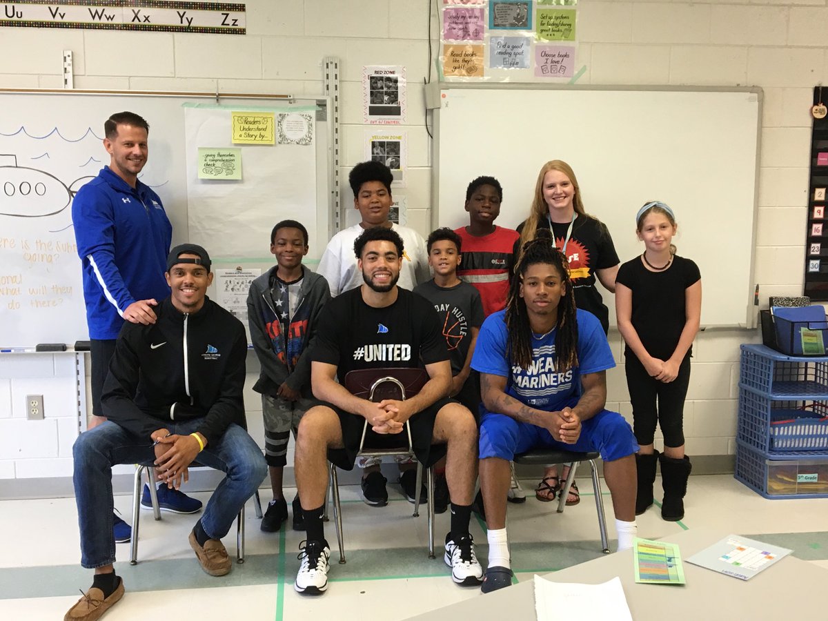 Thanks to ⁦@cjnole2224⁩ for bringing the CCGA Basketball players for sharing and mentoring! Thanks for your time guys! ⁦@CCGAMBB⁩ #changinglives #oneatatime