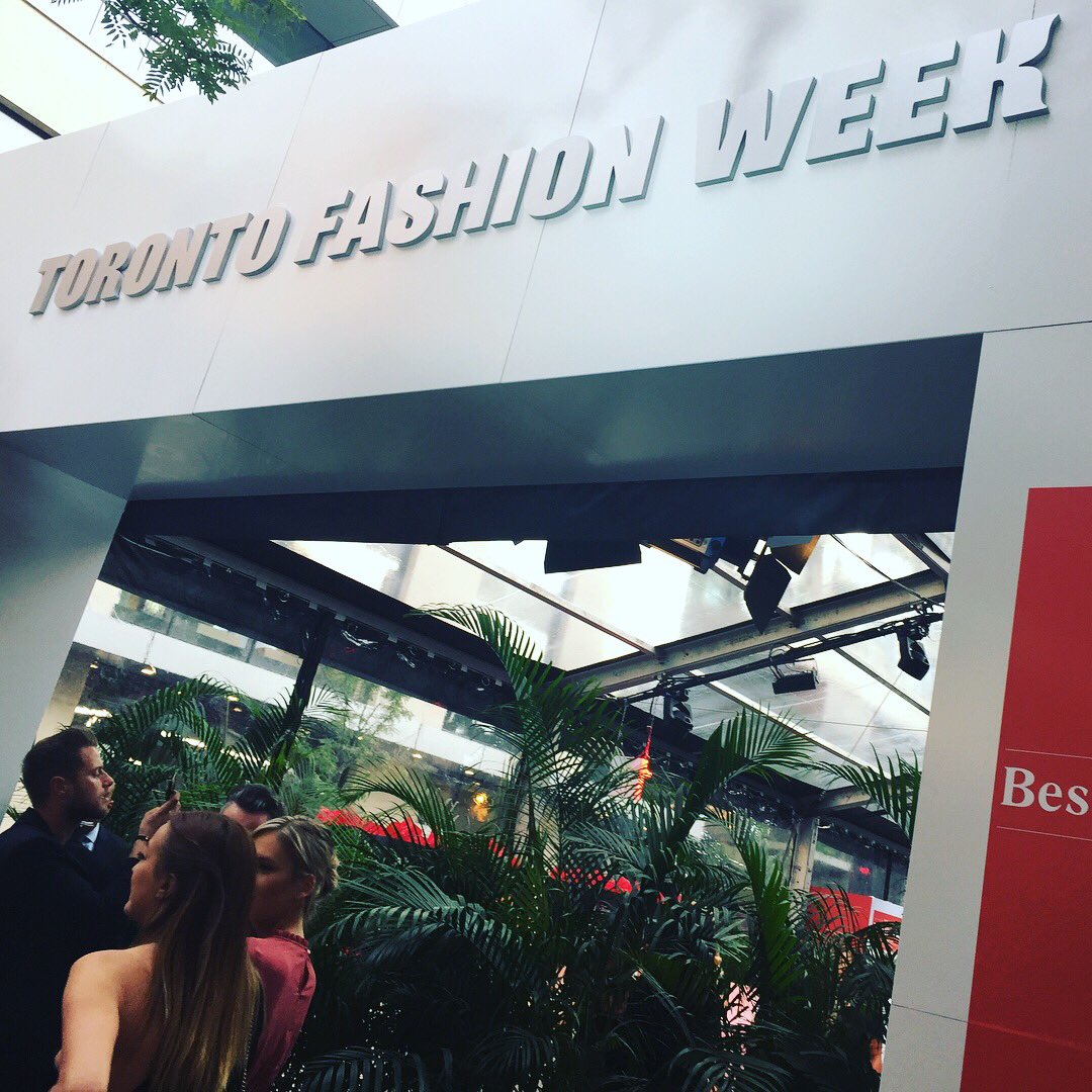 BKONTHESCENE's tweet photo. #fashionWeek #reception #tiffTime #wellDressed #yorkville #festivities https://t.co/qy8et7xveH