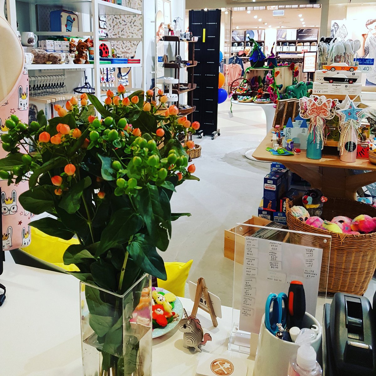 uncommonbunch's tweet image. Come and visit us this weekend! We would love to meet you and help with your gifting needs. 😁
#giftstore #quirkystuff #quirkygifts #heretohelp #comesayhello #kidsgifts #coolkids #giftsforkids #trendytots #coolkidsstuff #mumlife #dadlife #parenthood