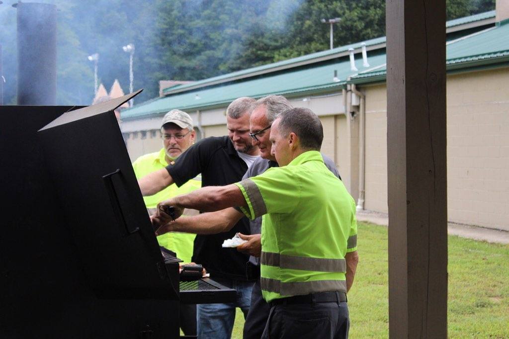 cityofmorehead's tweet image. Today we recognized the City's most valuable asset, our employees, at our Annual City Employees Appreciation Cookout. We are SO blessed to have such dedicated folks working hard every day to make our city the best, cleanest, safest and most welcoming it can be! #TEAMMOREHEAD