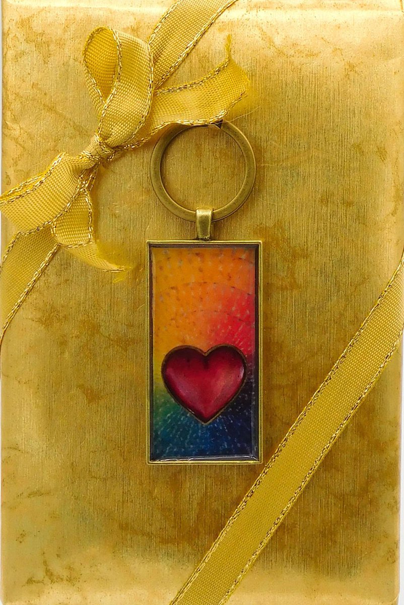 serra_artcraft's tweet photo. Rainbow Heart Keychain, Heart Collage Key Ring, Sunrise Heart Keyring, Unisex Valentines Gift, Gift for Him, Gift for Her, Rainbow Key Chain https://t.co/cNV3R3GQoO #switchplate #Etsy #Lighting #Art #byhand #SerraCraft #Artisan #HeartCollage https://t.co/aG1ERvNx9S